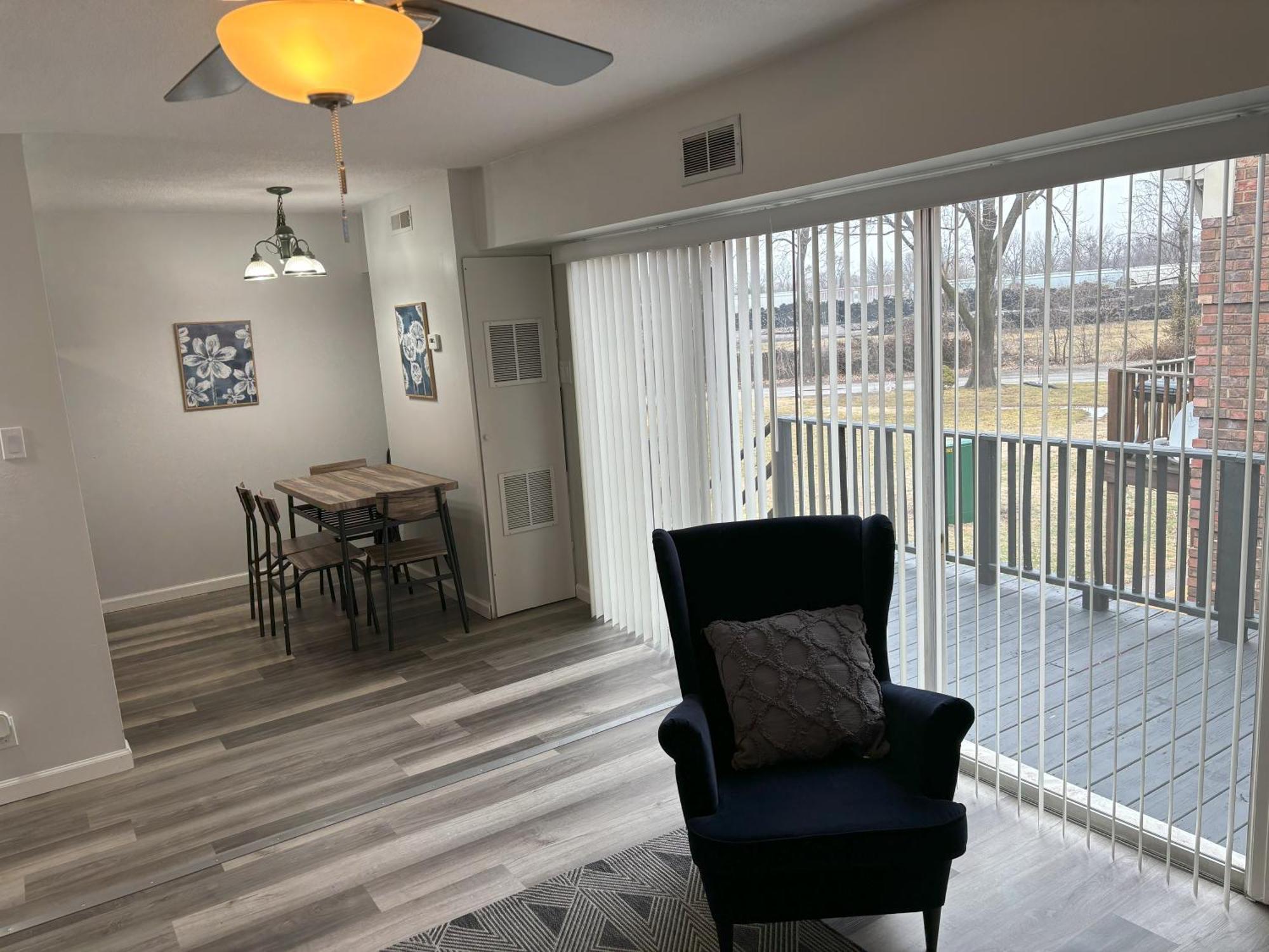 Peaceful Park 2 Bedroom Remodeled Family Suite Granite City エクステリア 写真